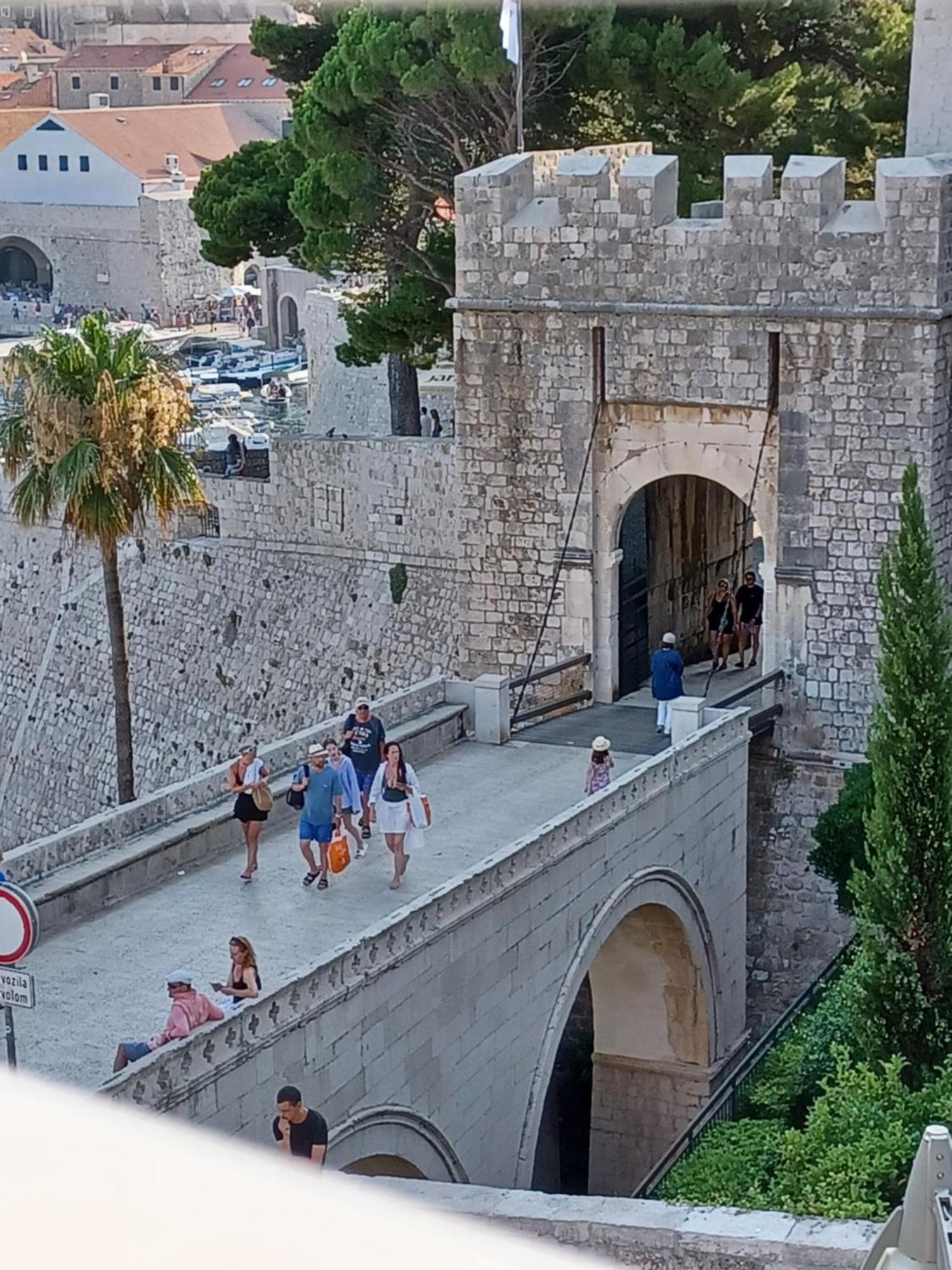 Old Town Gate Dubrovnik Exterior foto